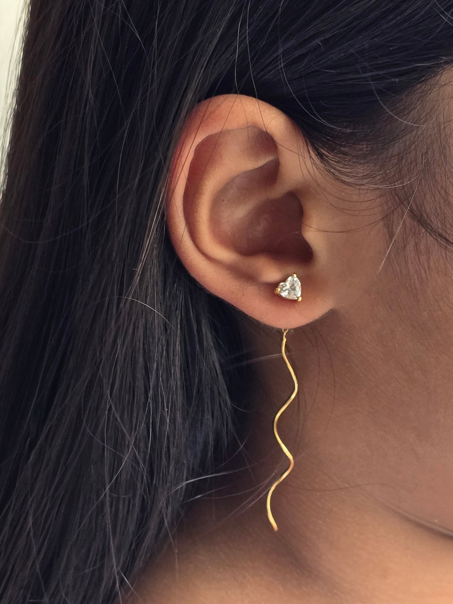 Heart Solitaire Curly Sui Dhaaga Earrings