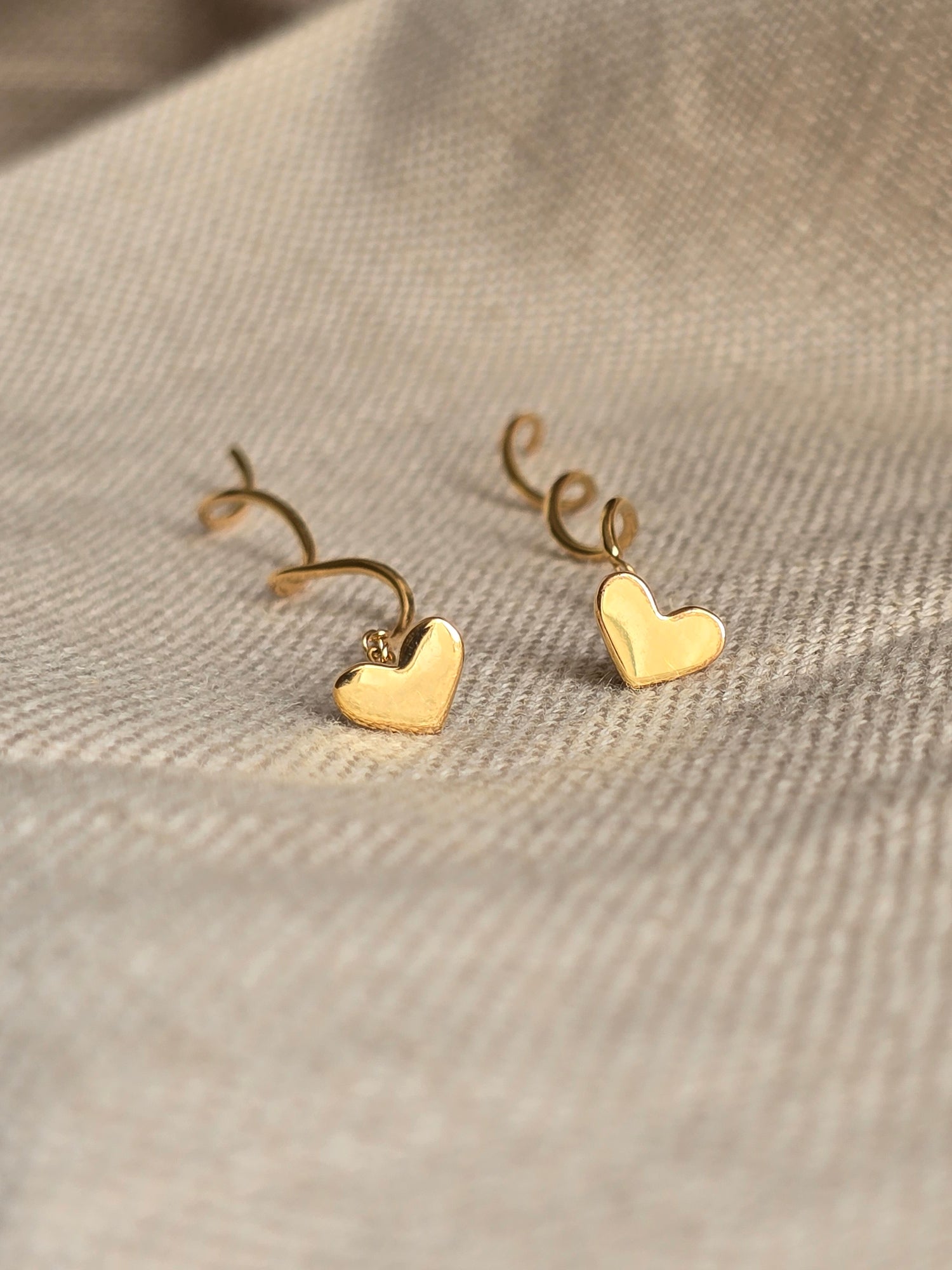 Gold Heart Curly Sui Dhaaga Earrings