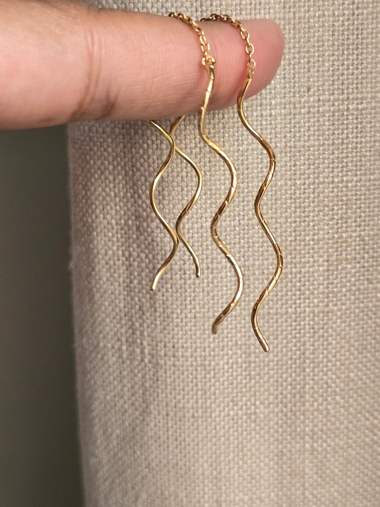 River Curly Sui Dhaaga Earrings