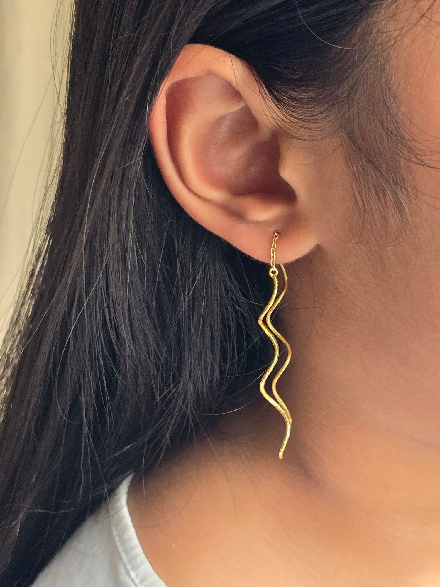 River Curly Sui Dhaaga Earrings